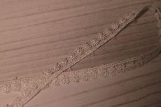 画像6: ケミカルレース　オフホワイト　幅0.９cm　極細花柄　６ｍ巻 (6)