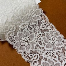 画像3: 【1m110円】ラッセルストレッチレース　オフホワイト　幅13.5cm薔薇柄　３ｍ巻 (3)