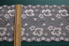 画像3: 【1m110円】ラッセルストレッチレース　ピンク　幅16.5cm　花柄　3ｍ巻 (3)