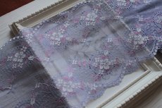 画像10: 【1m110円】ラッセルストレッチレース　紫　幅16.6cm　小花柄　　５ｍ巻 (10)