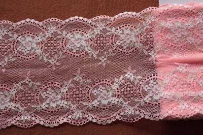画像1: 【1m110円】ラッセルストレッチレース　紫　幅16.6cm　小花柄　　５ｍ巻