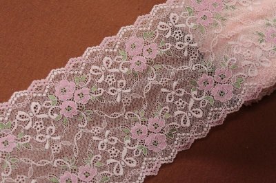 画像2: 【1m110円】ラッセルストレッチレース　ピンク　幅16cm　リボンと薔薇柄　3ｍ巻