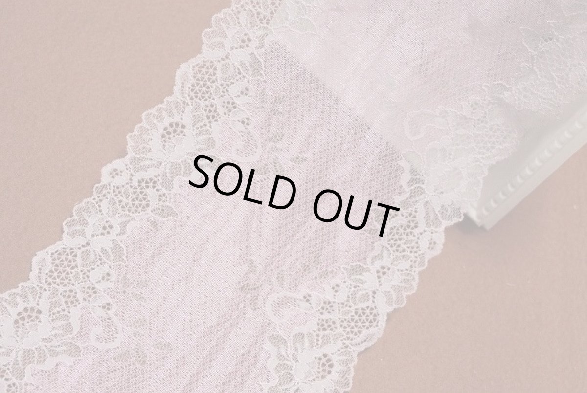 画像3: 【1m110円】ラッセルストレッチレース　薄ピンク　幅17.2cm　宝石のような花柄　５ｍ巻 (3)