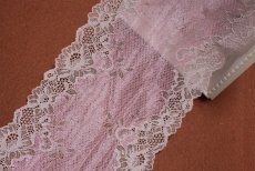 画像3: 【1m110円】ラッセルストレッチレース　薄ピンク　幅17.2cm　宝石のような花柄　５ｍ巻 (3)