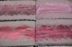 画像10: 【1m110円】ラッセルストレッチレース　薄ピンク　幅17.2cm　宝石のような花柄　５ｍ巻 (10)