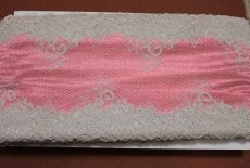 画像4: 【1m110円】ラッセルストレッチレース　ピンク２　幅17.2cm　光沢のある花柄　3ｍ巻 (4)