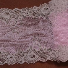 画像1: 【1m110円】ラッセルストレッチレース　薄ピンク　幅17.2cm　宝石のような花柄　５ｍ巻 (1)