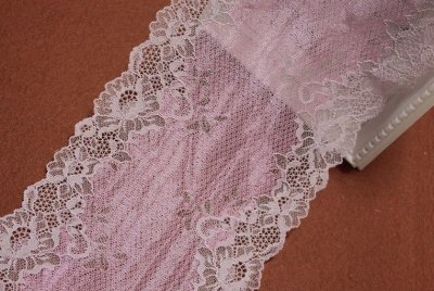 画像2: 【1m110円】ラッセルストレッチレース　薄ピンク　幅17.2cm　宝石のような花柄　５ｍ巻
