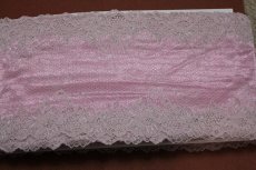 画像8: 【1m110円】ラッセルストレッチレース　薄ピンク　幅17.2cm　宝石のような花柄　５ｍ巻 (8)