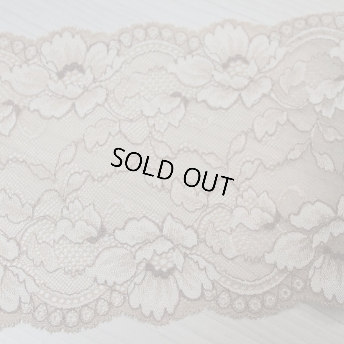 画像1: 【1m110円】ラッセルストレッチレース　ベージュ　幅16cm　華やかな花柄　５ｍ巻 (1)