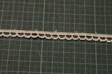 画像4: 【日本製】ケミカルレース　オフホワイト　幅0.7ｃｍ極細なスカラ柄　19ｍ巻 (4)