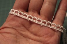 画像6: 【日本製】ケミカルレース　オフホワイト　幅0.7ｃｍ極細なスカラ柄　19ｍ巻 (6)