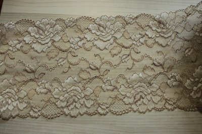 画像2: 【1m110円】ラッセルストレッチレース　ベージュ　幅16.2cm　上品な薔薇柄　　