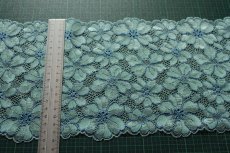 画像4: 【1m110円】ラッセルストレッチレース　緑　幅17.6cm　綺麗な花柄　３ｍ巻 (4)