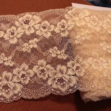 画像1: 【1m110円】ラッセルストレッチレース　ベージュ　幅16.８cm　薔薇柄　3ｍ巻 (1)