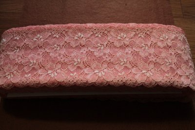 画像3: 【1m110円】ラッセルストレッチレース　ピンク　幅12.5cm　光沢のある花柄　3ｍ巻　