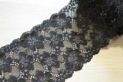 画像2: 【1m110円】ラッセルストレッチレース ネイビー　幅12.5cm　光沢のある花柄　　3ｍ巻