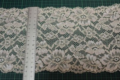 画像1: 【1m110円】ラッセルストレッチレース　ピンクベージュ　幅16.2cm　コード使い薔薇柄　　３ｍ巻