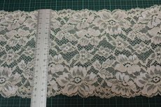 画像2: 【1m110円】ラッセルストレッチレース　ピンクベージュ　幅16.2cm　コード使い薔薇柄　　３ｍ巻 (2)