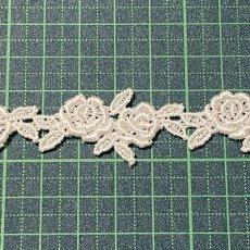 画像4: 【日本製】ケミカルレース　オフホワイト 　幅2ｃｍツインの薔薇柄　1ｍ巻 (4)