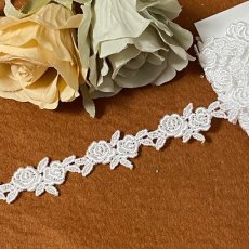 画像9: 【日本製】ケミカルレース　オフホワイト 　幅2ｃｍツインの薔薇柄　1ｍ巻 (9)