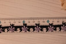 画像4: たっぷり6m！ピンク紫、青緑、黒紫小花のケミカルレース各2m (4)