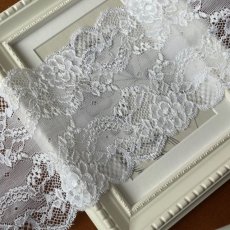 画像9: 【1m110円】ラッセルストレッチレース　　幅12.5cm　落下板薔薇柄　3ｍ巻 (9)