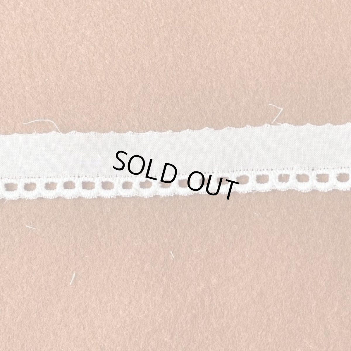 画像2: 【高品質な日本製】綿レース　オフホワイト　幅1.7cm　リボン通し日本製　6ｍ巻！ (2)