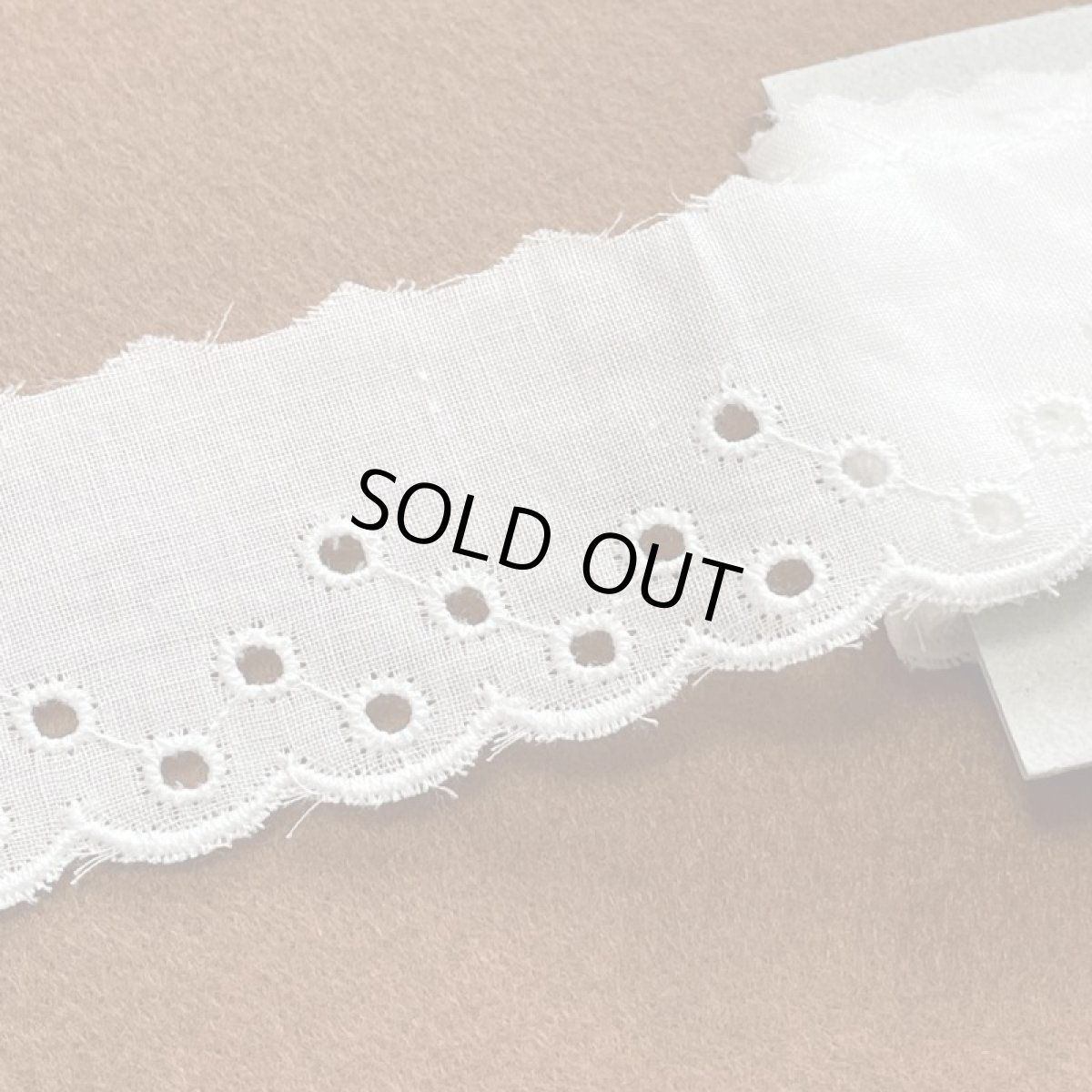 画像2: 【日本製】綿レース　オフホワイト　幅3.1cm　ドット柄　約3ｍ巻 (2)