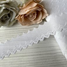 画像1: 【日本製】綿レース　ホワイト　幅3cm綺麗な刺繍　ドットのスカラ柄　6ｍ！ (1)