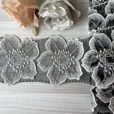 画像3: 刺繍レース　黒　幅8.5cm透け感が可愛いお花 　日本製 (3)
