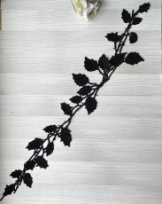 画像1: 日本製ボタニカルモチーフケミカルレース　ブラック　70cm  (1)