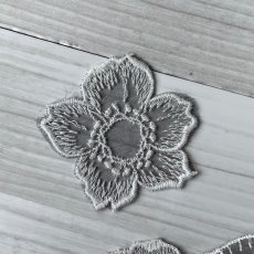 画像7: 刺繍レース　黒ホワイト　幅5.5cm透け感が可愛いお花　高品質な日本製 (7)