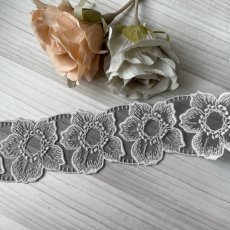 画像3: 刺繍レース　黒ホワイト　幅5.5cm透け感が可愛いお花　高品質な日本製 (3)