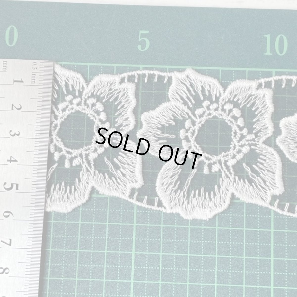 画像4: 刺繍レース　黒ホワイト　幅5.5cm透け感が可愛いお花　高品質な日本製1m (4)