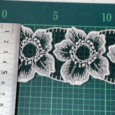 画像4: 刺繍レース　黒ホワイト　幅5.5cm透け感が可愛いお花　高品質な日本製 (4)