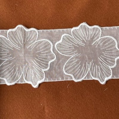 画像2: 綿レース　ホワイト　幅11cm　花のモチーフ柄　日本製