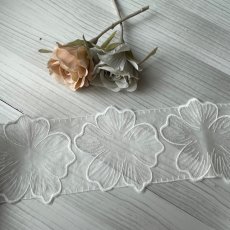 画像2: 綿レース　ホワイト　幅11cm　花のモチーフ柄　日本製 (2)