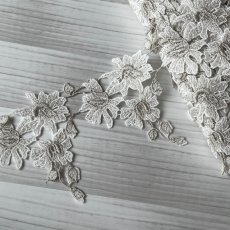 画像1: 日本製花柄ケミカルレース　シルバー　幅10.5cm　12枚約1m　 (1)