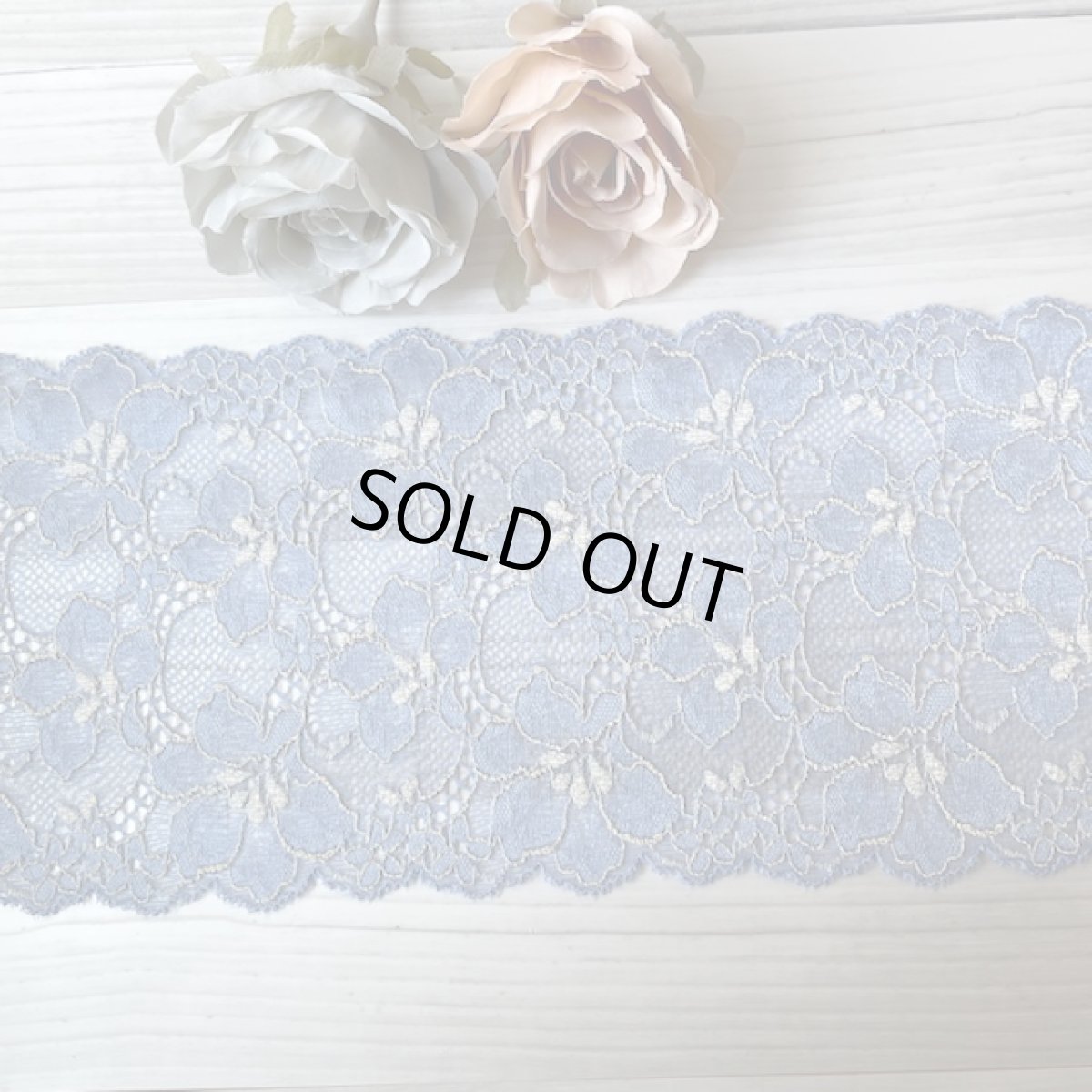画像1: 【1m110円】ラッセルストレッチレース　デニムブルー　幅12.5cm　光沢のある花柄　　５ｍ巻 (1)