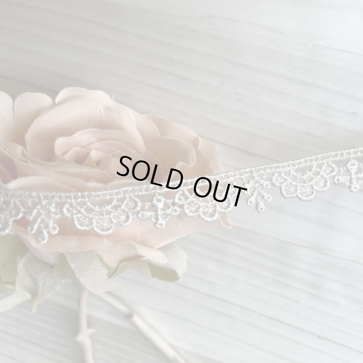 画像3: ケミカルレース　銀色　幅1.2cm　王冠みたいなスカラ柄　3.9m巻　日本製 (3)