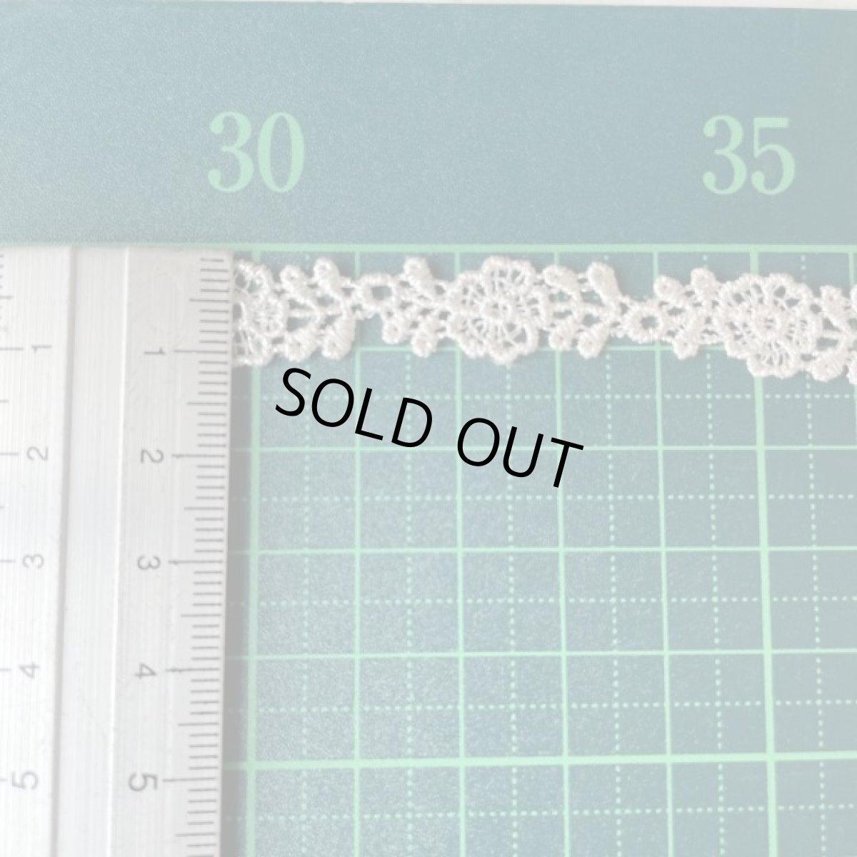 画像3: ケミカルレース　銀色　幅1.1cm　繊細な小花柄　1m巻　日本製 (3)