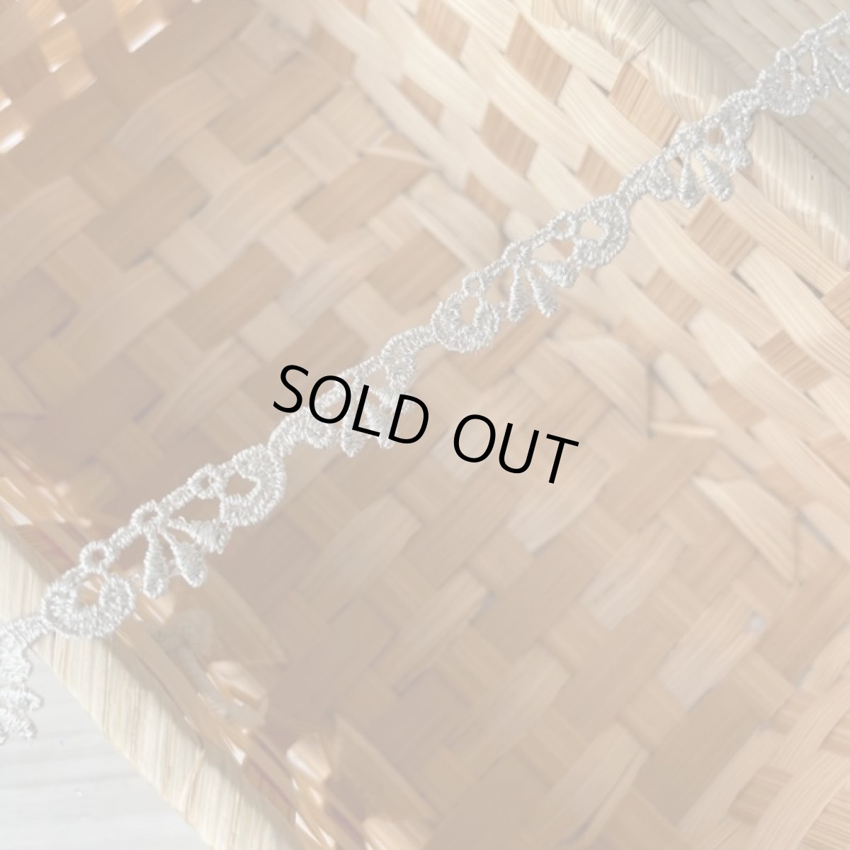 画像5: 【日本製】ケミカルレース　銀色　幅1.1cm　繊細なスカラ柄　３m巻　 (5)