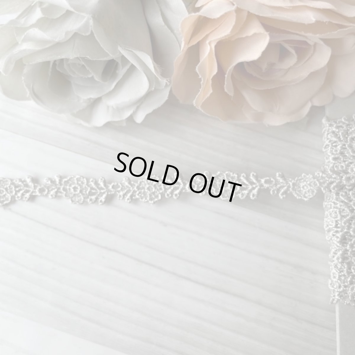 画像2: ケミカルレース　銀色　幅1.1cm　繊細な小花柄　1m巻　日本製 (2)