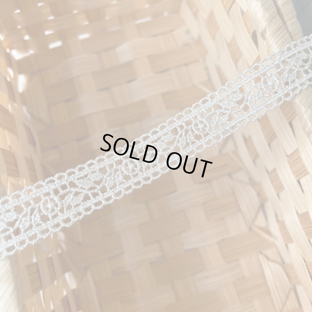 画像4: ケミカルレース　銀色　幅1.5cm　両山つぼみ薔薇柄　6.2m巻　日本製 (4)