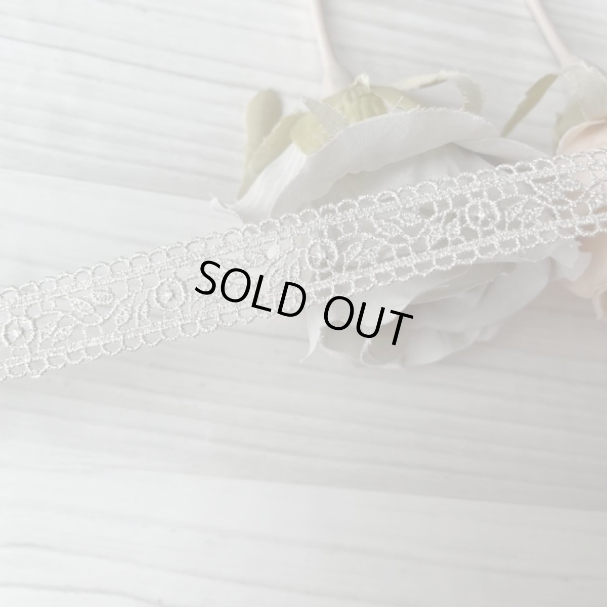 画像5: ケミカルレース　銀色　幅1.5cm　両山つぼみ薔薇柄　6.2m巻　日本製 (5)