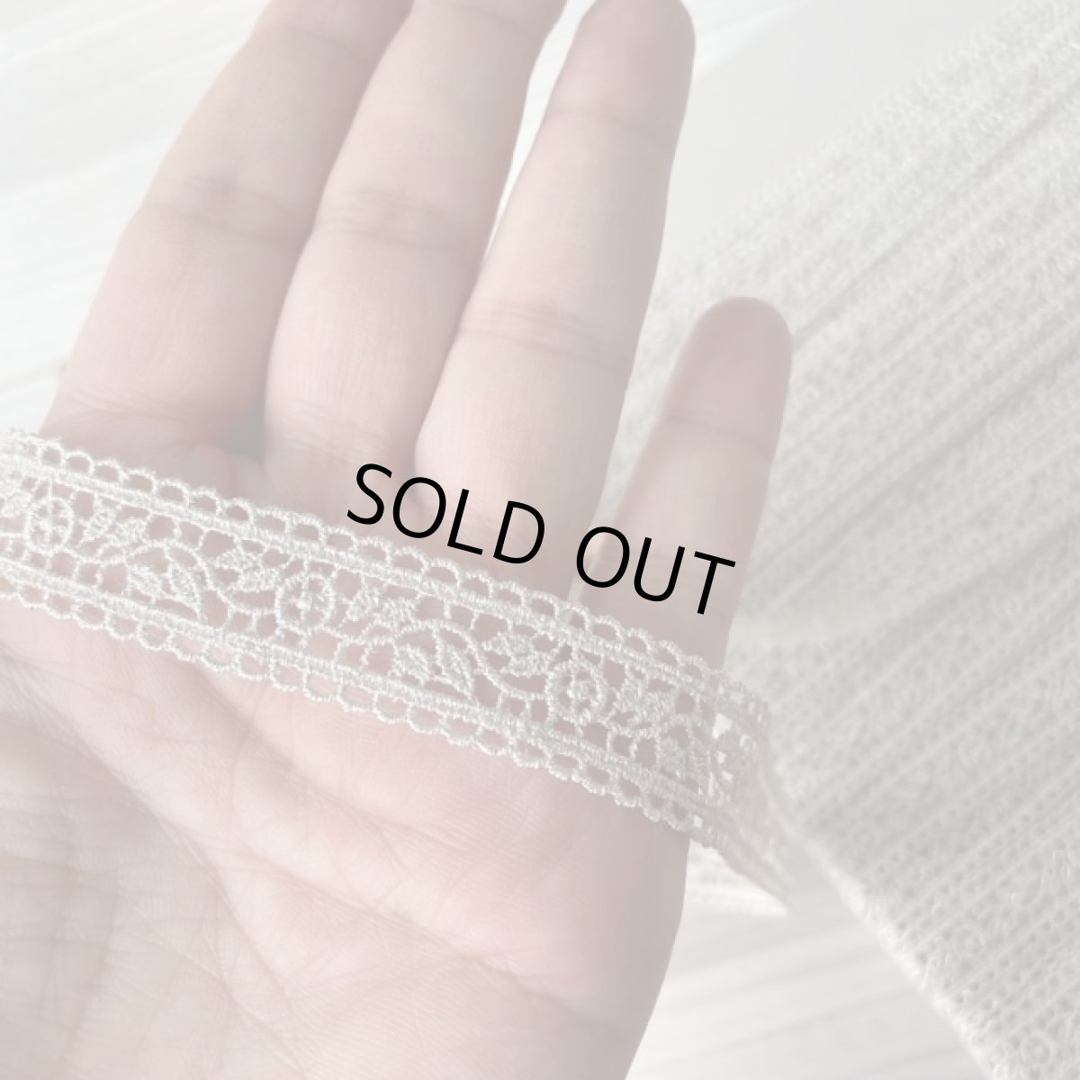 画像6: ケミカルレース　銀色　幅1.5cm　両山つぼみ薔薇柄　6.2m巻　日本製 (6)