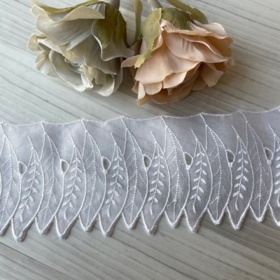 画像2: 【日本製】刺繍レース　ホワイト　お襟に　幅7.2cm葉柄羽根柄オーガンジー 1m