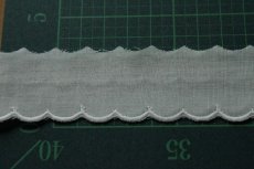 画像3: 【高品質な日本製】綿レース　オフホワイト　幅3cm　可愛いスカラ柄　3ｍ巻 (3)