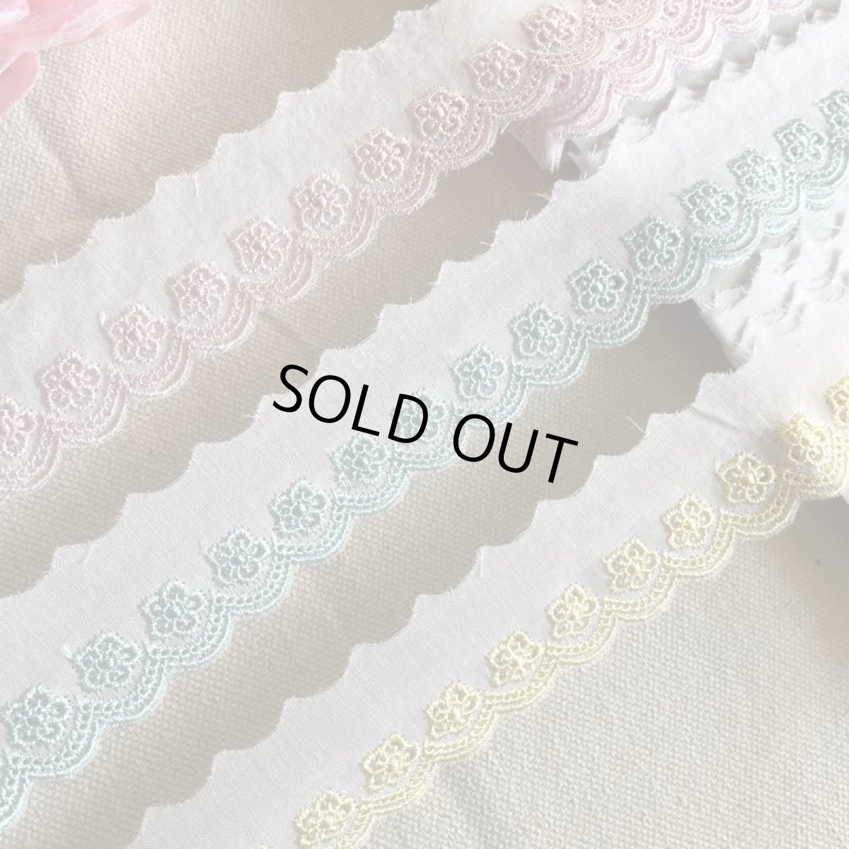 画像1: 【ななかオリジナル】幅2.8cm小花柄綿レース　ピンク,クリーム、ターコイズ (1)